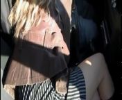 Лысый трахает красивую тёлочку в три дырочки на природе